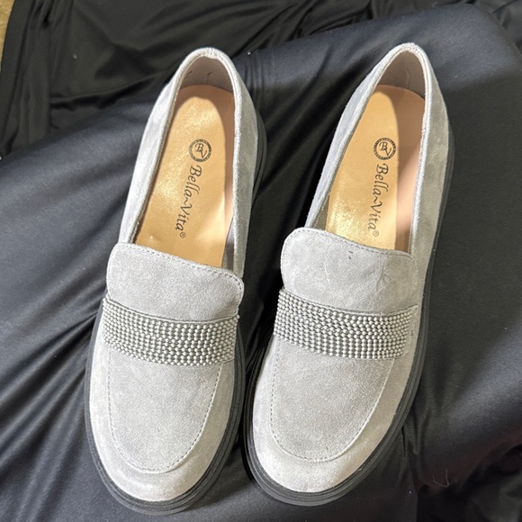 Bella Vita Gray Women's Flats New Without Box. - Picture 3 of 6